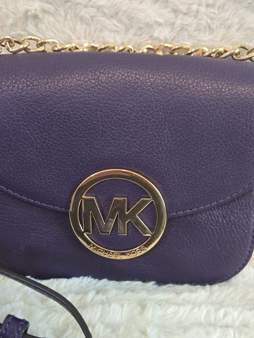 Michael Kors Purple Leather Crossbody Bag with Gold Chain EUC - Picture 2 of 6